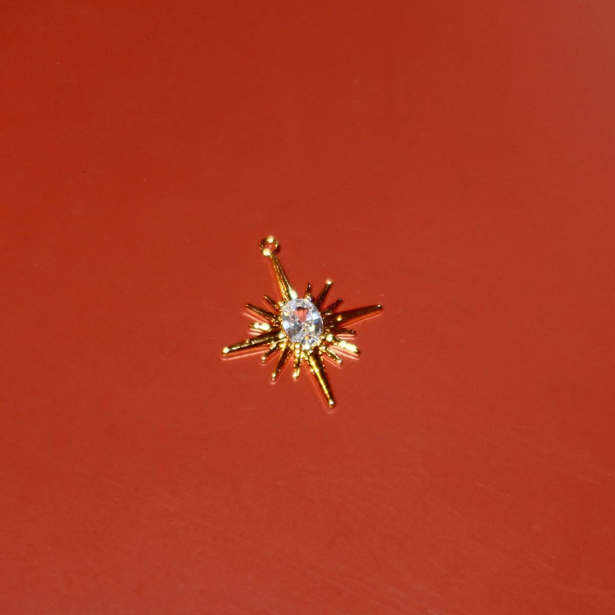 Beyaz Taşlı Büyük Kutup Yıldızı Figürlü Charm - 1