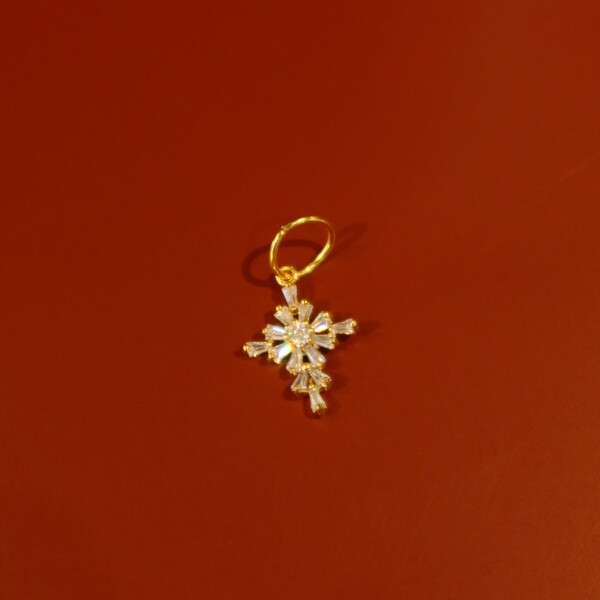 Beyaz Taşlı Fransız Zambağı Charm - Fi Season