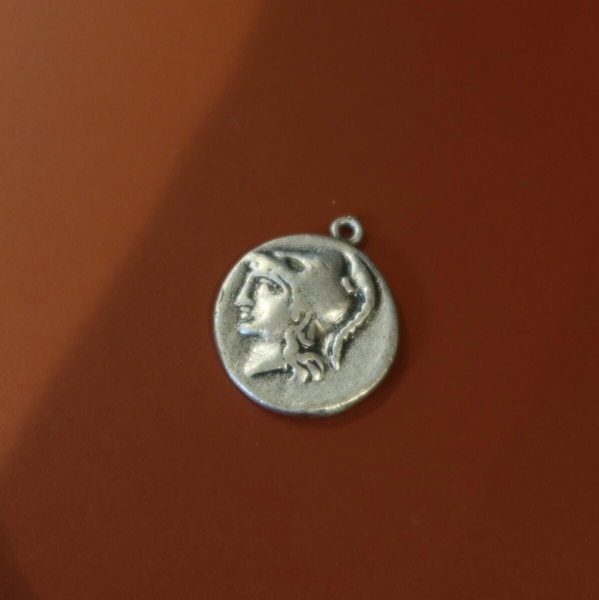 Figürlü Madalyon Charm - 1