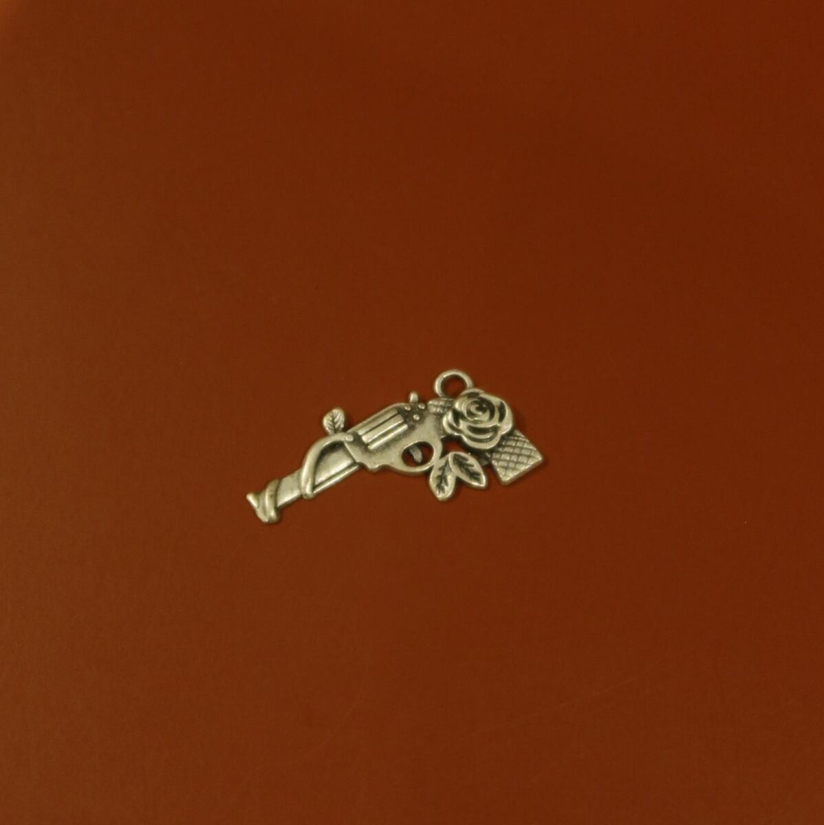 Güllü Silah Figürlü Charm - 2