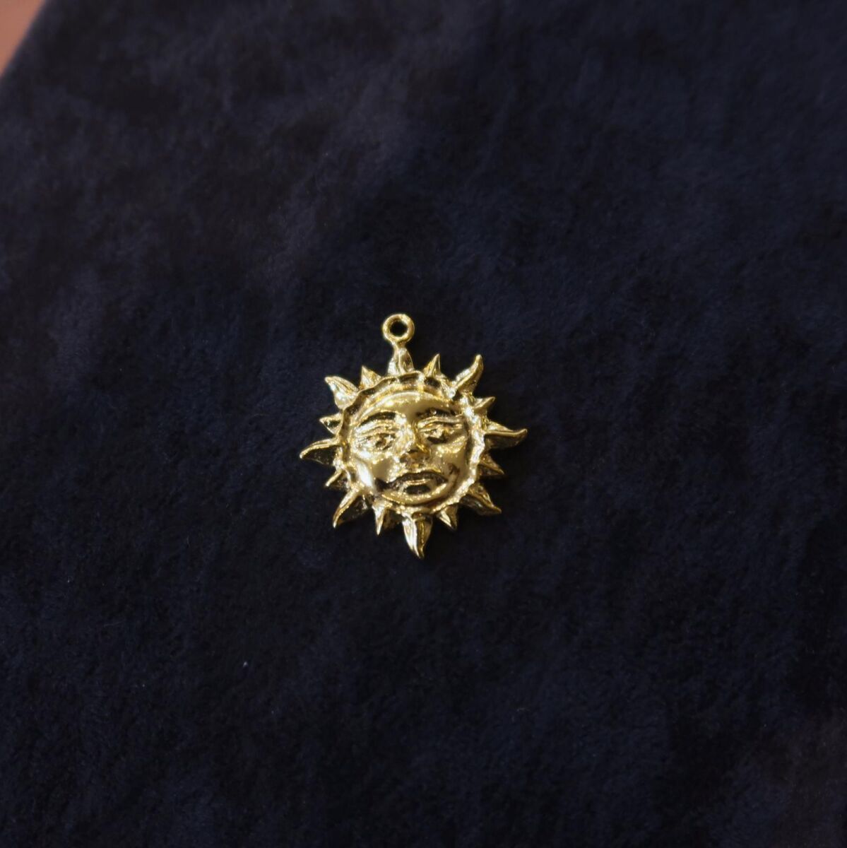 Güneş Figürlü Charm - 1