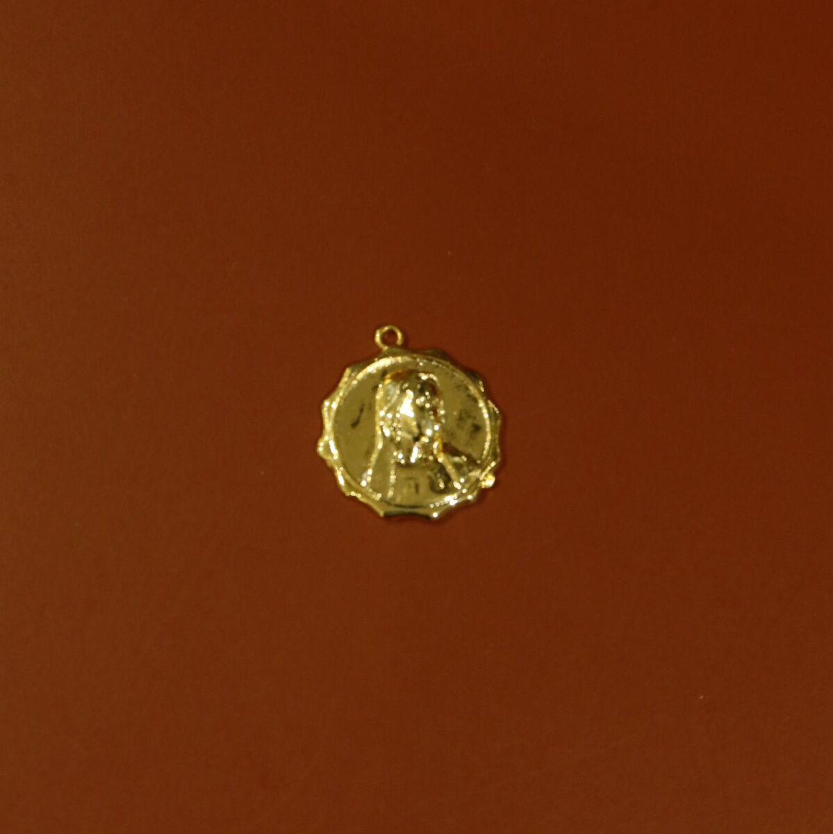 Kabartmalı Madalyon Charm - 1