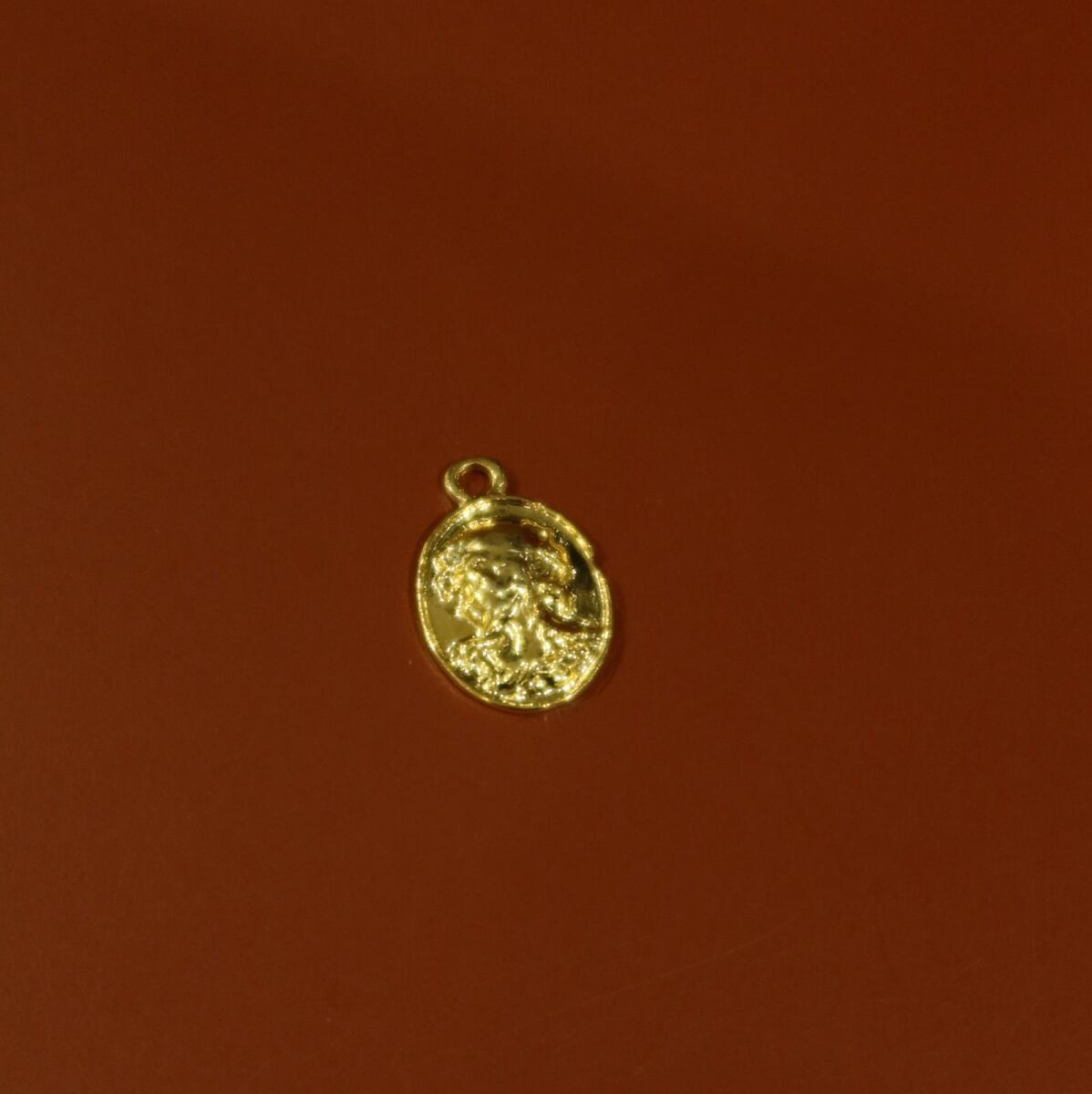 Kabartmalı Oval Madalyon Charm - 1