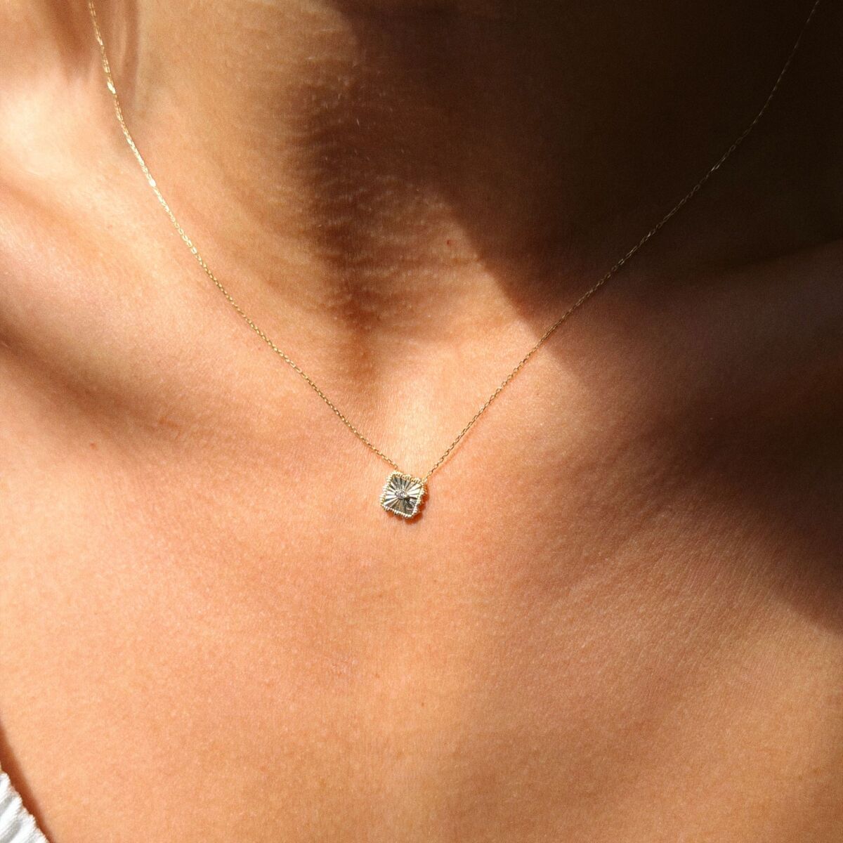 Minik Taşlı Kare Kolye | 14 Ayar Altın - 1