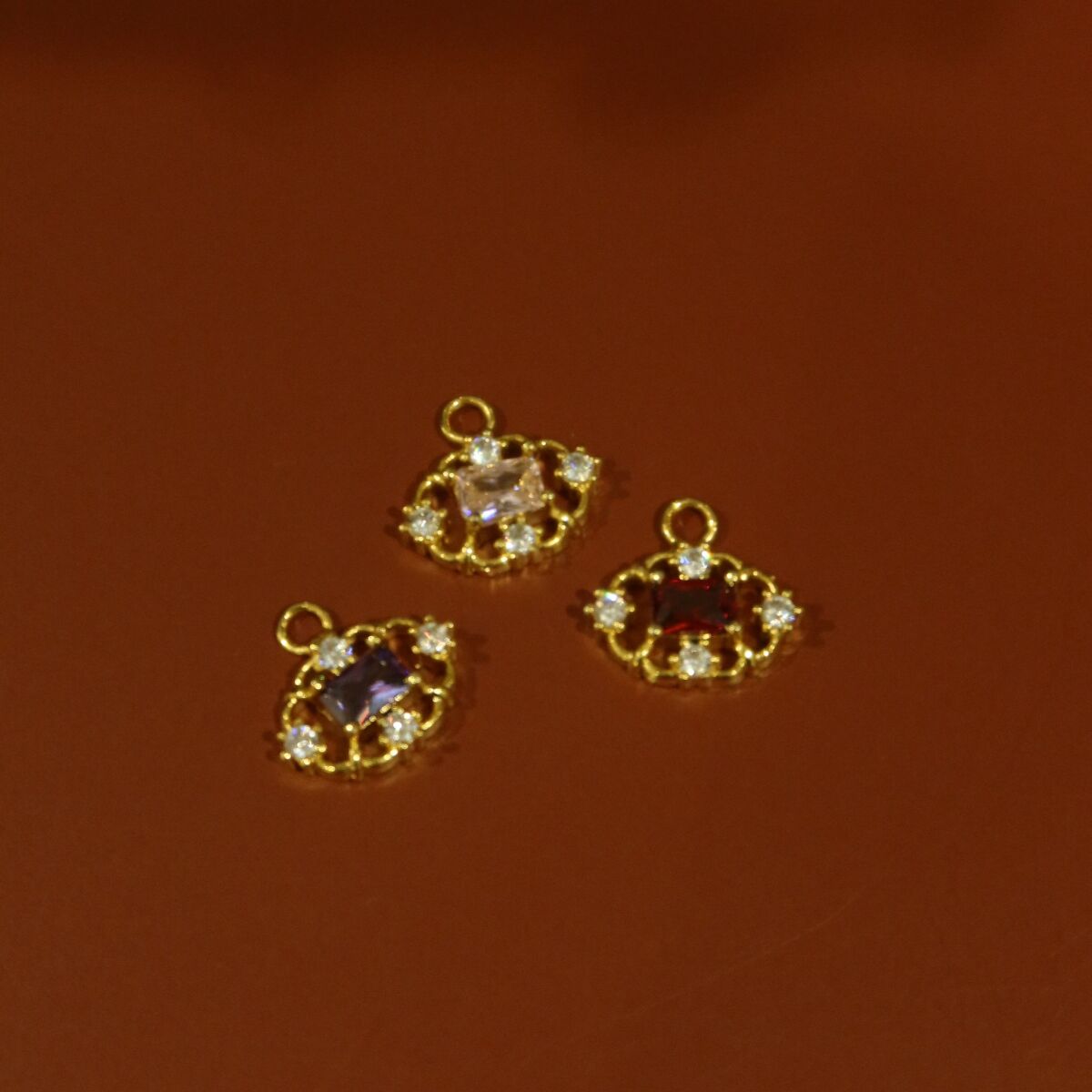 Renkli Taşlı Desenli Charm - 1