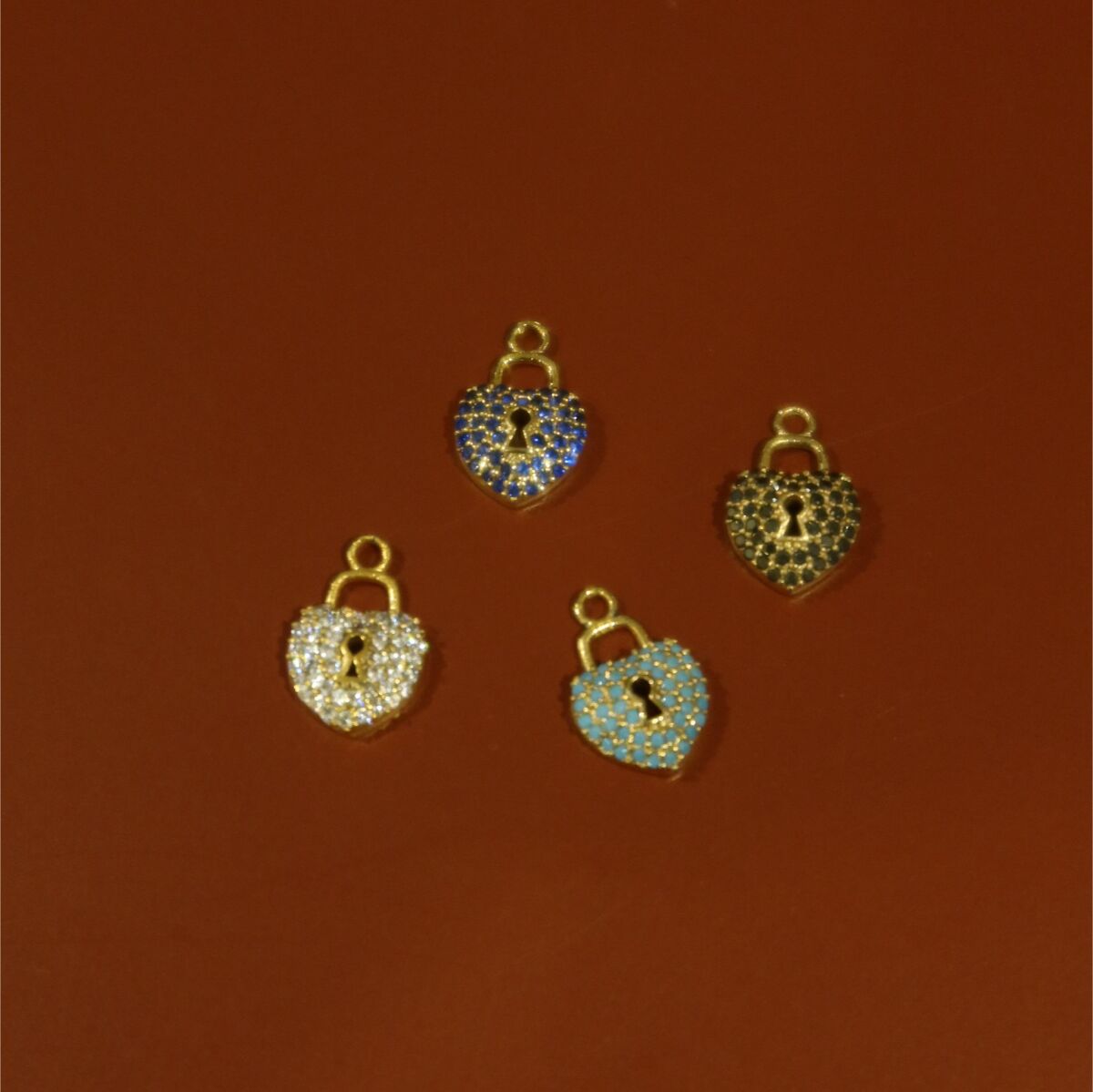 Renkli Taşlı Kilit Figürlü Charm - 1