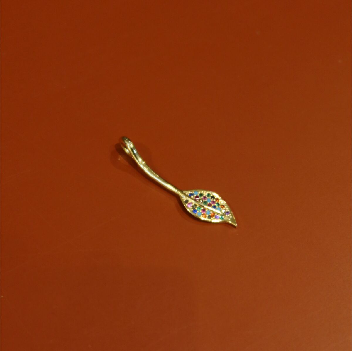 Renkli Taşlı Yaprak Figürlü Charm - 1