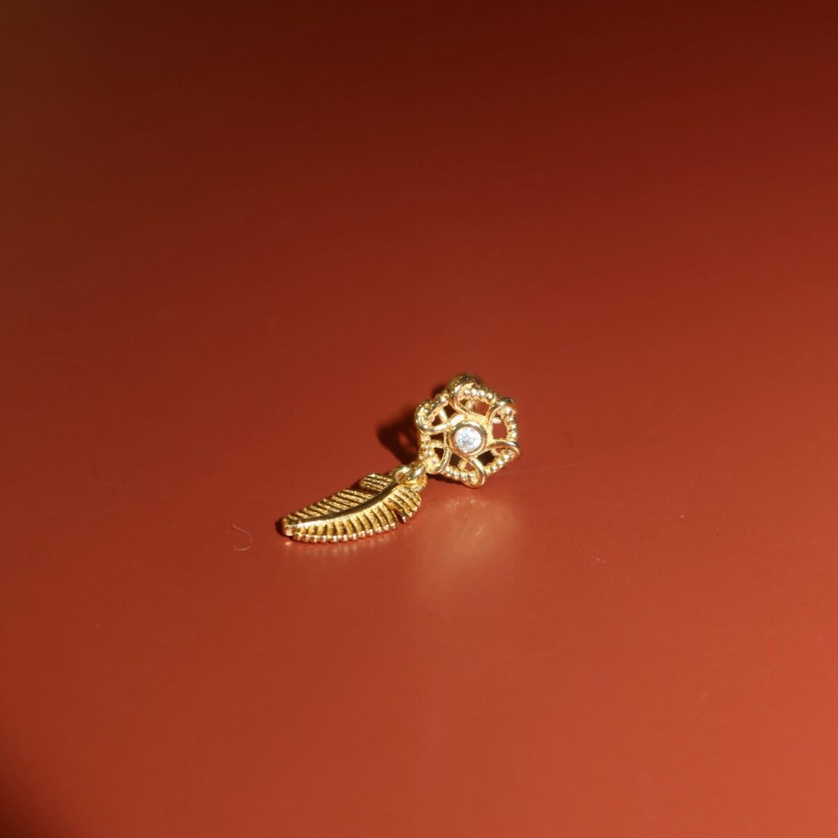 Sallantılı Taşlı Yaprak Piercing - 1