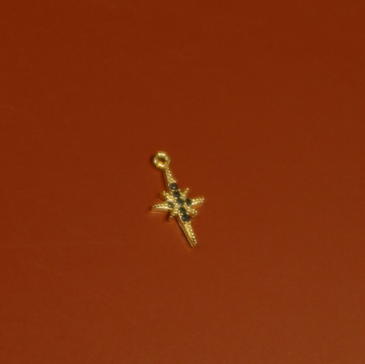 Siyah Taşlı Kutup Yıldızı Charm - 1