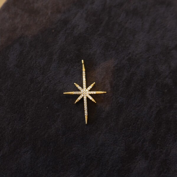 Taşlı Büyük Kutup Yıldızı Figürlü Charm - Fi Season