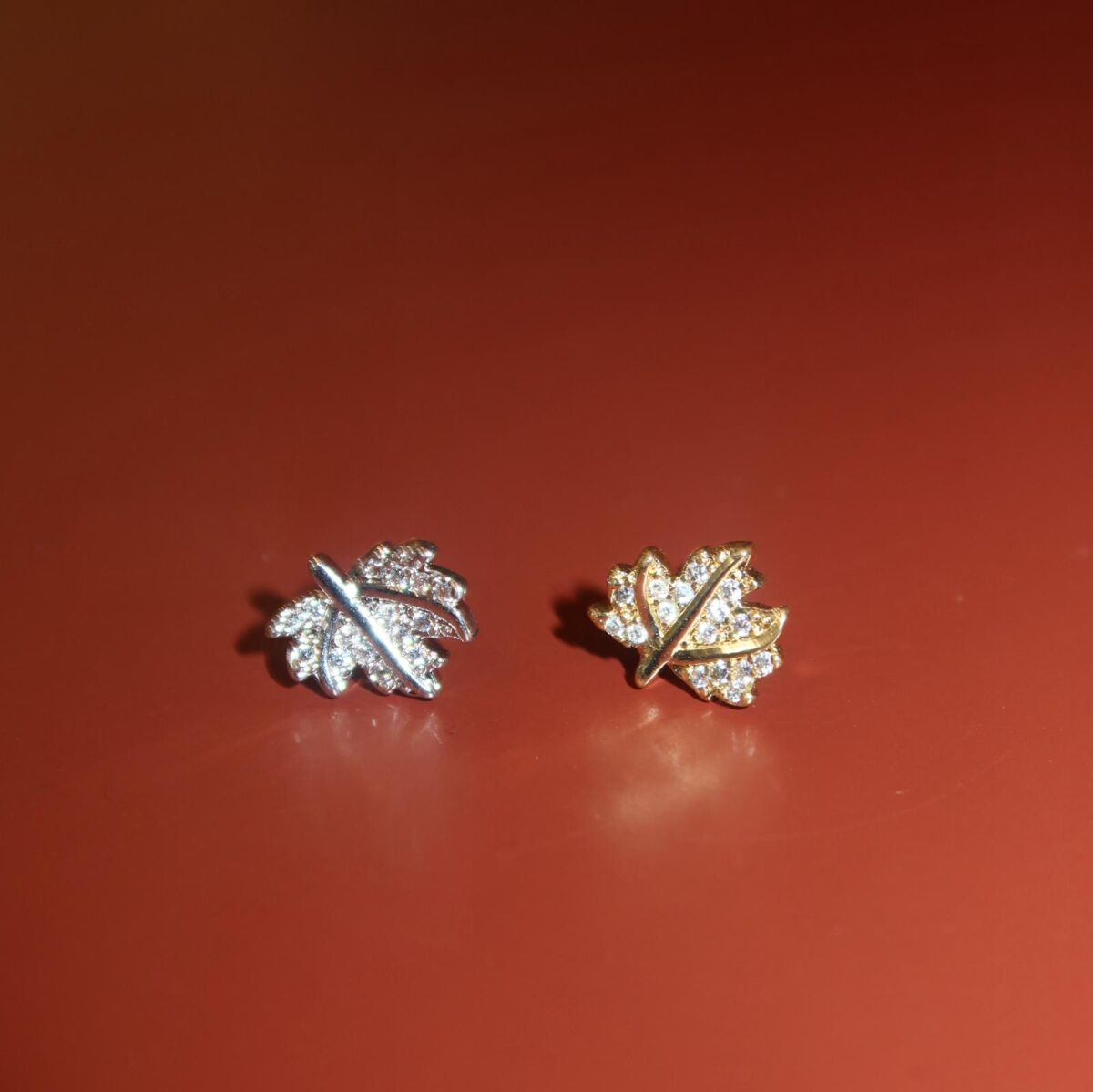 Taşlı Çınar Ağacı Yaprağı Figürlü Piercing - 1