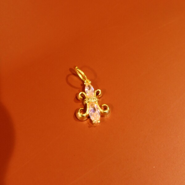 Taşlı Fransız Zambağı Figürlü Charm - Fi Season