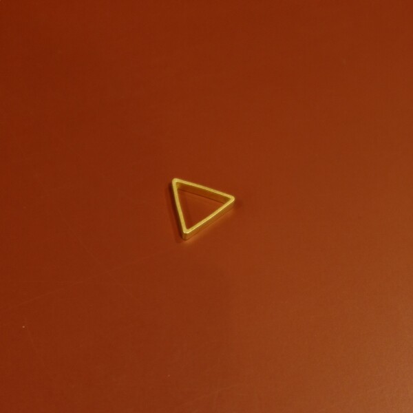Üçgen Figürlü Charm - 1