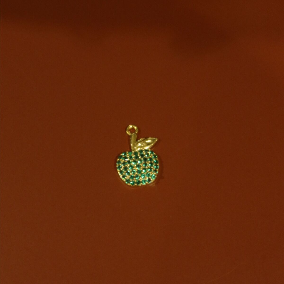 Yeşil Taşlı Elma Figürlü Charm - 1